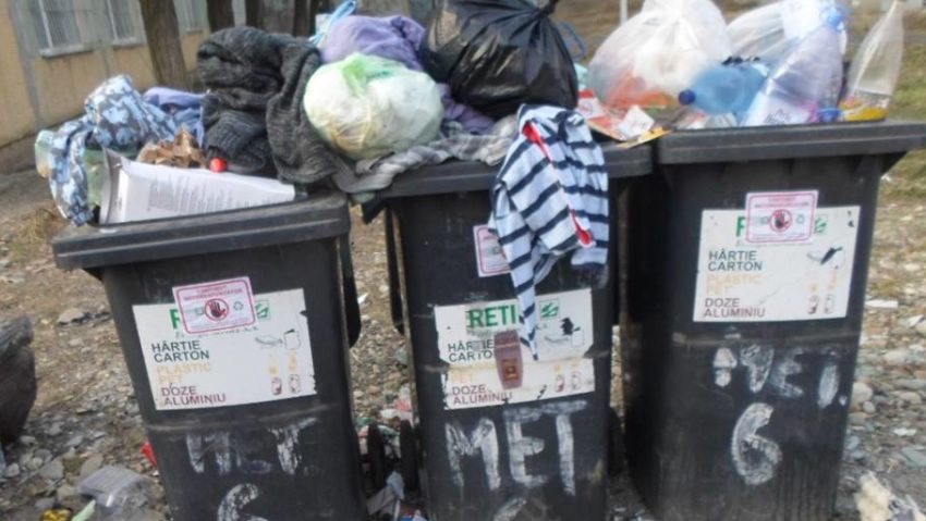 Ne civilizăm doar cu amenzi? Sancţiuni de peste 2.500 de lei pentru cei care nu colectează selectiv deşeurile Ne civilizăm doar cu amenzi? Sancţiuni de peste 2.500 de lei pentru cei care nu colectează selectiv deşeurile
