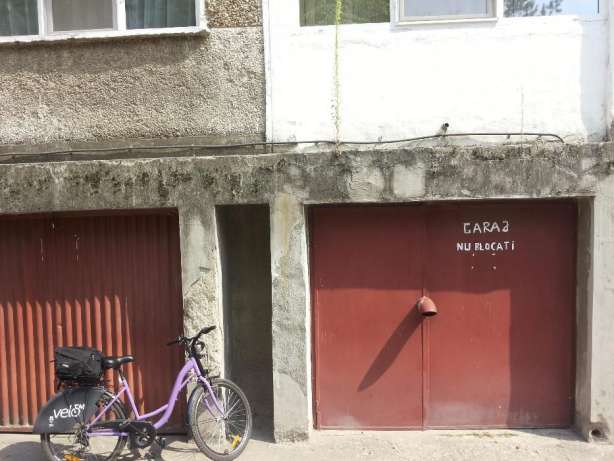 Cu ranga prin Reşiţa: Patru tineri au fost prinşi în timp ce spărgeau lacătul de acces într-un garaj Cu ranga prin Reşiţa: Patru tineri au fost prinşi în timp ce spărgeau lacătul de acces într-un garaj