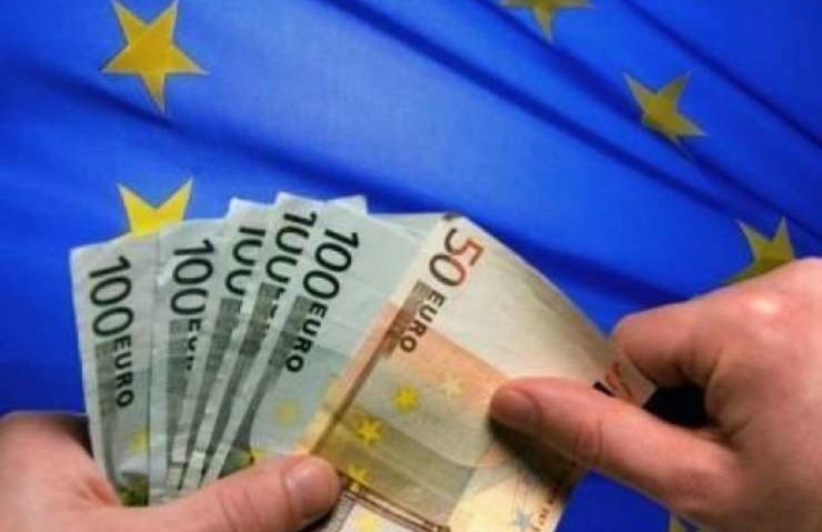 Inegalitatea veniturilor la români rămâne cea mai mare din Uniunea Europeană Inegalitatea veniturilor la români rămâne cea mai mare din Uniunea Europeană