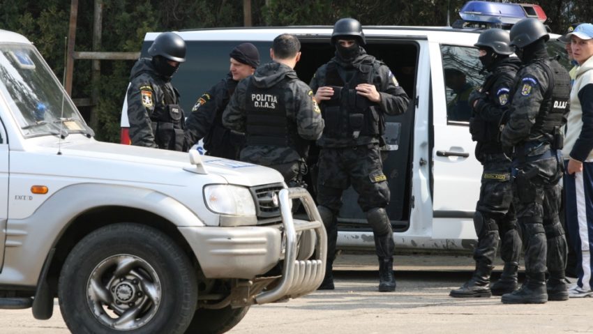 ALERTĂ în vestul ţării: Poliţiştii caută o femeie care a ameninţat că se sinucide şi apoi a dispărut ALERTĂ în vestul ţării: Poliţiştii caută o femeie care a ameninţat că se sinucide şi apoi a dispărut
