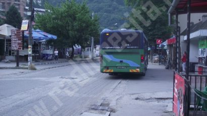 Gratuit sau la jumătate de preţ cu autobuzul prin Herculane. Primăria subvenţionează transportul public în comun