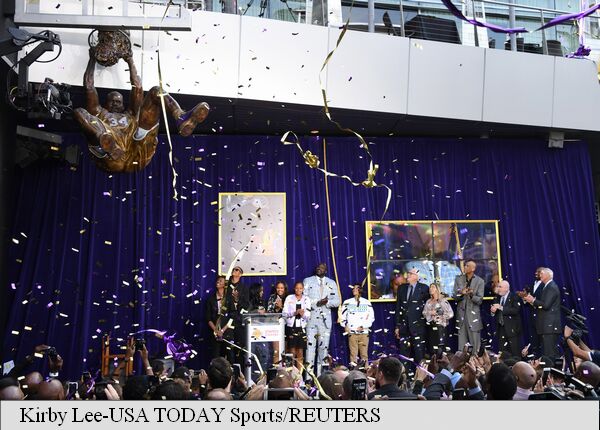 Shaquille O’Neal a asistat la dezvelirea statuii sale de bronz de la Los Angeles Shaquille O’Neal a asistat la dezvelirea statuii sale de bronz de la Los Angeles