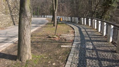 Sezonul estival vine… pe trotuar, în stațiunea de pe Valea Cernei!