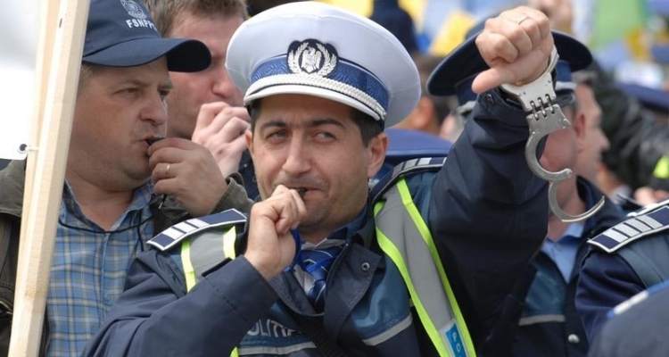 Protestele polițiștilor vor continua pentru măriri salariale Protestele polițiștilor vor continua pentru măriri salariale