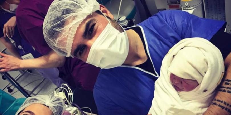 Zi de sărbătoare în familia Mutu! Prima fotografie cu al patrulea copil al „Briliantului” Zi de sărbătoare în familia Mutu! Prima fotografie cu al patrulea copil al „Briliantului”