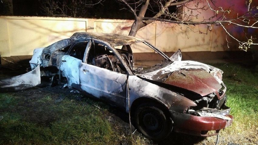 Tragedie în Timiş. Doi tineri au ars de vii într-un autoturism Tragedie în Timiş. Doi tineri au ars de vii într-un autoturism