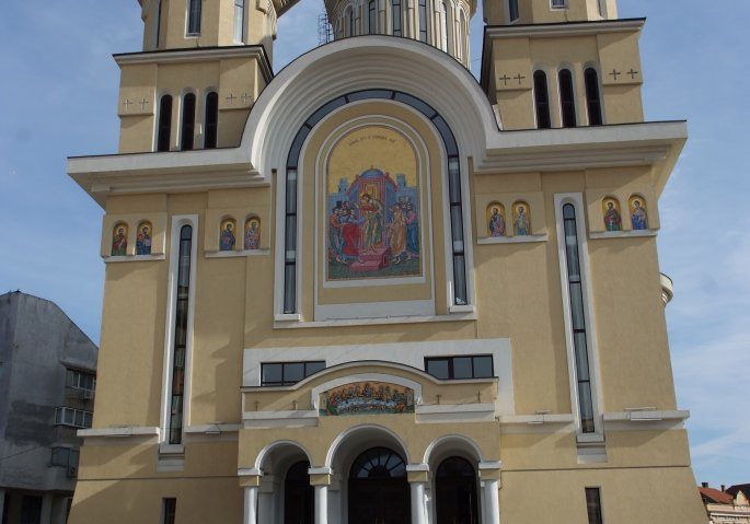 Foarte mulți credincioși au sosit de Florii la Caransebeș Foarte mulți credincioși au sosit de Florii la Caransebeș