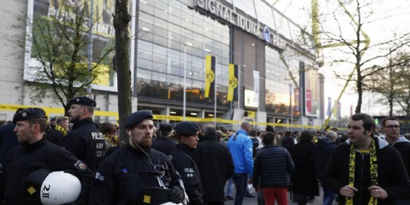 Momente de panică la Dortmund. Explozii în apropierea autocarului Borussiei Momente de panică la Dortmund. Explozii în apropierea autocarului Borussiei