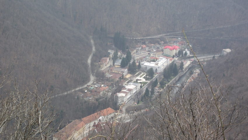 Pregătirile pentru perioada sărbătorilor pascale, în linie dreaptă în staţiunea Băile Herculane Pregătirile pentru perioada sărbătorilor pascale, în linie dreaptă în staţiunea Băile Herculane