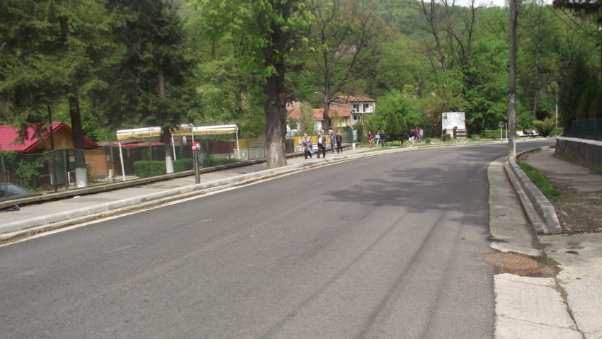 Turiștii nu vor mai da în… șanț, în stațiunea de pe Valea Cernei! Turiștii nu vor mai da în… șanț, în stațiunea de pe Valea Cernei!