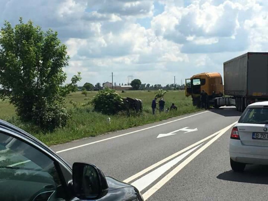 Neatenţie şi viteză: Două persoane grav rănite la ieșirea din Arad spre Oradea Neatenţie şi viteză: Două persoane grav rănite la ieșirea din Arad spre Oradea