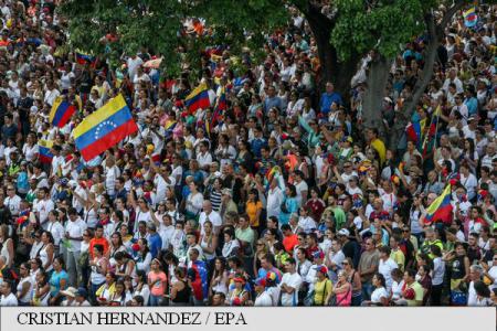 Venezuela: Peste 200.000 de manifestanți împotriva președintelui Nicolas Maduro Venezuela: Peste 200.000 de manifestanți împotriva președintelui Nicolas Maduro