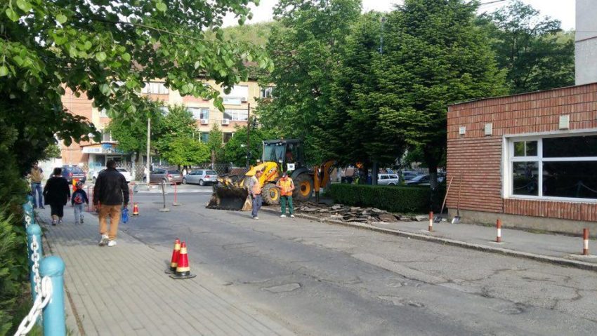 O arteră importantă a Reşiţei a intrat de astăzi în reparaţii capitale O arteră importantă a Reşiţei a intrat de astăzi în reparaţii capitale
