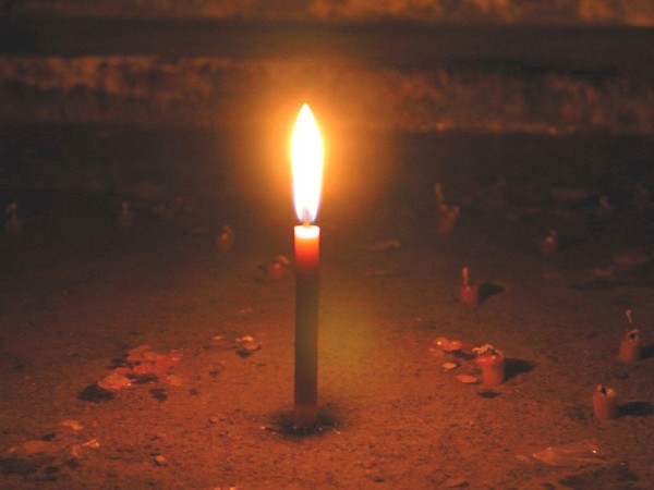 Tragedie într-un sat din Suceava. Minoră de 12 ani s-a spânzurat în șura din curtea casei Tragedie într-un sat din Suceava. Minoră de 12 ani s-a spânzurat în șura din curtea casei