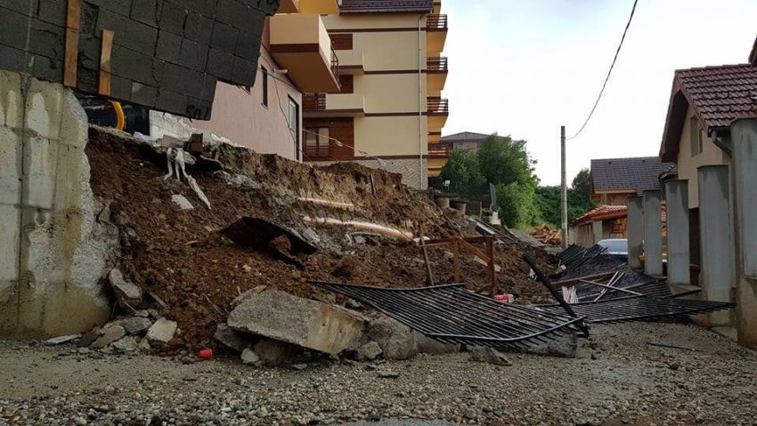 Alunecare de teren în Sibiu, în urma ploilor Alunecare de teren în Sibiu, în urma ploilor