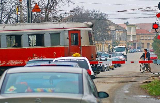 Pasarela CFR de la gara din Lugoj va fi reabilitată de administraţia locală Pasarela CFR de la gara din Lugoj va fi reabilitată de administraţia locală