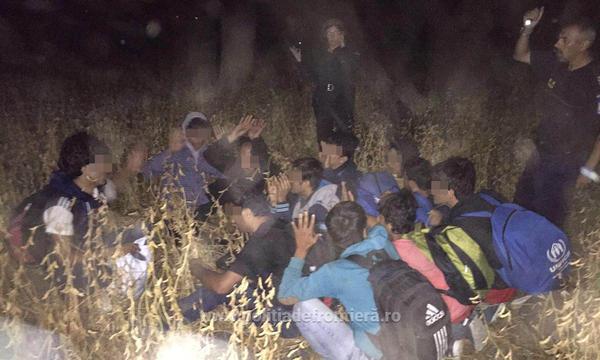 Migranţi somalezi prinşi la graniţa cu Serbia Migranţi somalezi prinşi la graniţa cu Serbia