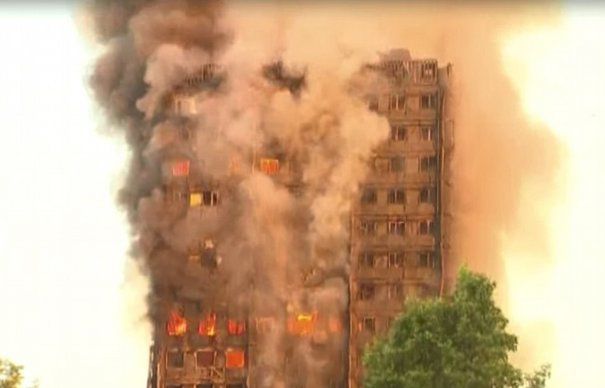 [VIDEO] [UPDATE] Un incendiu a cuprins un bloc-turn din vestul Londrei