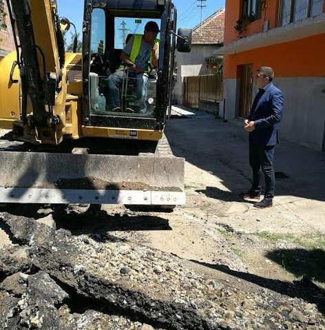 Vicepreşedintele Consiliului Judeţean a verificat cu atenţie lucrările la străzile din Arad! Vicepreşedintele Consiliului Judeţean a verificat cu atenţie lucrările la străzile din Arad!