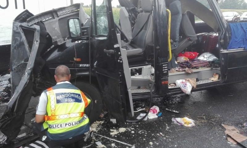 Grav accident în Ungaria. Trei români au murit şi alţi 6 sunt răniţi Grav accident în Ungaria. Trei români au murit şi alţi 6 sunt răniţi