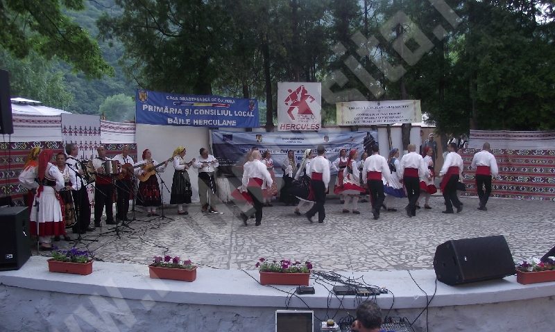 S-a lăsat cortina peste Festivalul de Folclor Hercules 2017 S-a lăsat cortina peste Festivalul de Folclor Hercules 2017