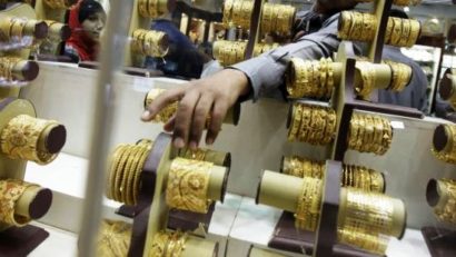 Un român din Italia prins că și-a învățat fiul de 13 ani să fure bijuterii