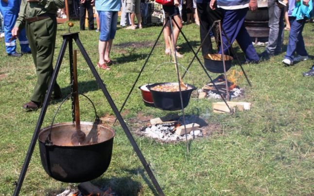 Festivalul ”Ceaunul de Aur” are loc astăzi la Moldova Veche!