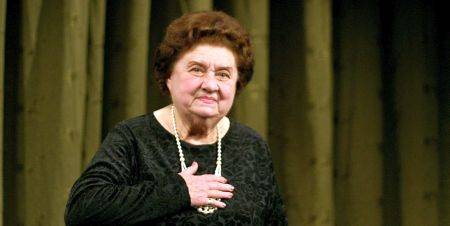 [FOTO] Mari actori: Tamara Buciuceanu-Botez, 91 de ani de la naştere: „Mi-am făcut meseria cu cel mai mare drag. Dacă m-aţi aplaudat 65 de ani, înseamnă că aţi înţeles ce am vrut să spun pe scenă”!