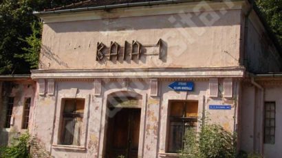 Clădirile monument istoric din Buziaş, ajunse în stare deplorabilă, vor fi restaurate de investitori privaţi