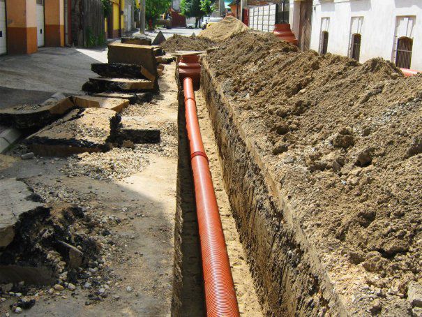 Canalizare nouă pe strada Siretului din Lugoj, pe banii locatarilor Canalizare nouă pe strada Siretului din Lugoj, pe banii locatarilor