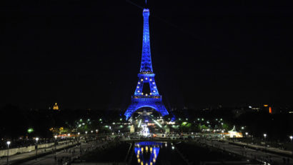 Panică la Paris: Un individ înarmat cu un cuţit a fost reţinut la Turnul Eiffel