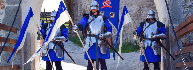 Garda Cetăţii Deva îmbracă straie de sărbătoare Garda Cetăţii Deva îmbracă straie de sărbătoare