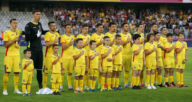 Selecţionerul a anunţat lotul României pentru meciurile cu Armenia şi cu Muntenegru. Surprize pregătite de Daum. Selecţionerul a anunţat lotul României pentru meciurile cu Armenia şi cu Muntenegru. Surprize pregătite de Daum.