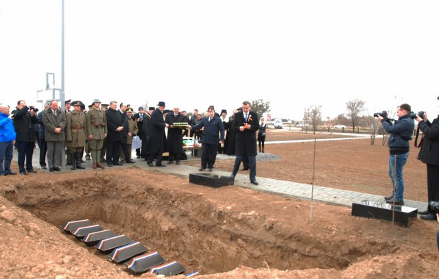 Militari români căzuți la Stalingrad, reînhumați la Rossoșka Militari români căzuți la Stalingrad, reînhumați la Rossoșka