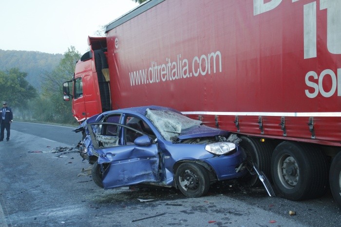 Accident rutier pe DN6: O femeie a fost grav rănită Accident rutier pe DN6: O femeie a fost grav rănită