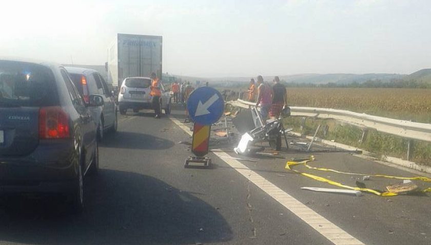 Polițist lovit de un tir pe autostrada A1. Polițistul este în stare gravă Polițist lovit de un tir pe autostrada A1. Polițistul este în stare gravă