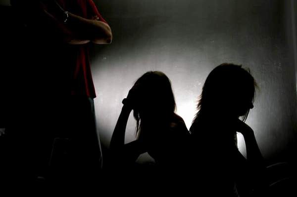 O tânără din Moldova Nouă obligată să se prostitueze în Londra, salvată de polițiști