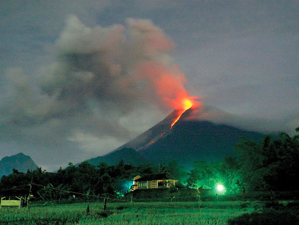 MAE avertizează: Erupţia vulcanului Agung din insula Bali! MAE avertizează: Erupţia vulcanului Agung din insula Bali!