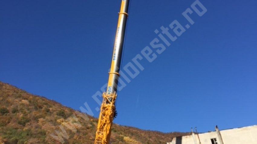 Coșul centralei termice a fost pus la pământ, în Băile Herculane Coșul centralei termice a fost pus la pământ, în Băile Herculane