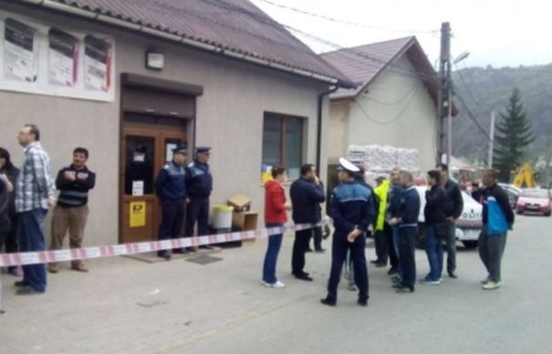 Un român și-a călcat în picioare mama de 83 de ani Un român și-a călcat în picioare mama de 83 de ani