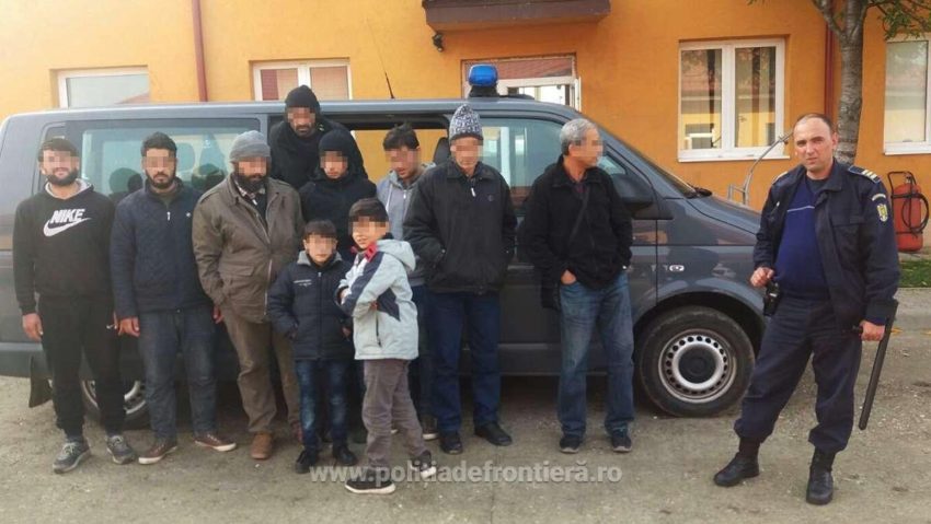 Migranţii continuă să forţeze frontiera cu Serbia Migranţii continuă să forţeze frontiera cu Serbia