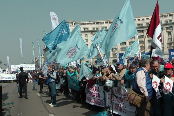 Sondaj în rândul funcționarilor publici ca urmare a întâlnirii cu premierul Tudose Sondaj în rândul funcționarilor publici ca urmare a întâlnirii cu premierul Tudose