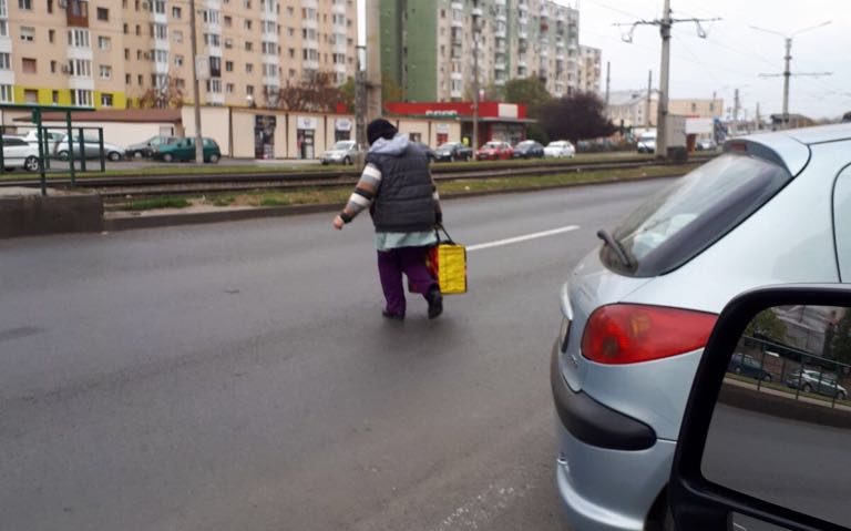 Pietonii indisciplinați, în vizorul polițiștilor locali din Arad Pietonii indisciplinați, în vizorul polițiștilor locali din Arad