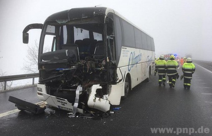 Accident grav în Germania acolo unde un autocar din România s-a ciocnit cu un TIR tot din România
