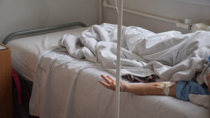 Adolescent de 16 ani abandonat de propria familie în spital