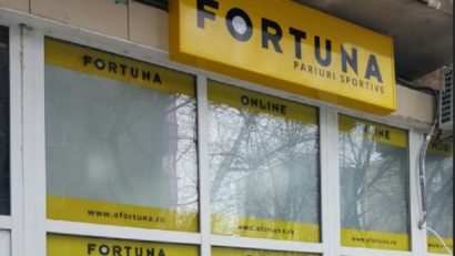 Hoţii au dat atacul la o agenţie de pariuri
