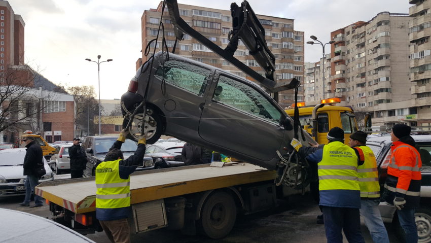Gata cu „cadavrele” din parcările reşiţene Gata cu „cadavrele” din parcările reşiţene