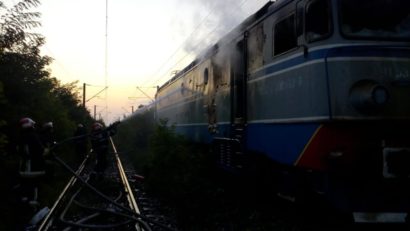 [FOTO] Locomotiva unui tren încărcat cu combustibil a luat foc în mers în Prahova