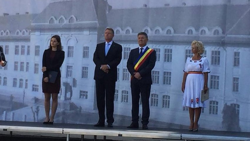 Iohannis la deschiderea anului şcolar: În ultimii ani, reformele au stat sub deviza „un pas înainte şi doi înapoi” Iohannis la deschiderea anului şcolar: În ultimii ani, reformele au stat sub deviza „un pas înainte şi doi înapoi”