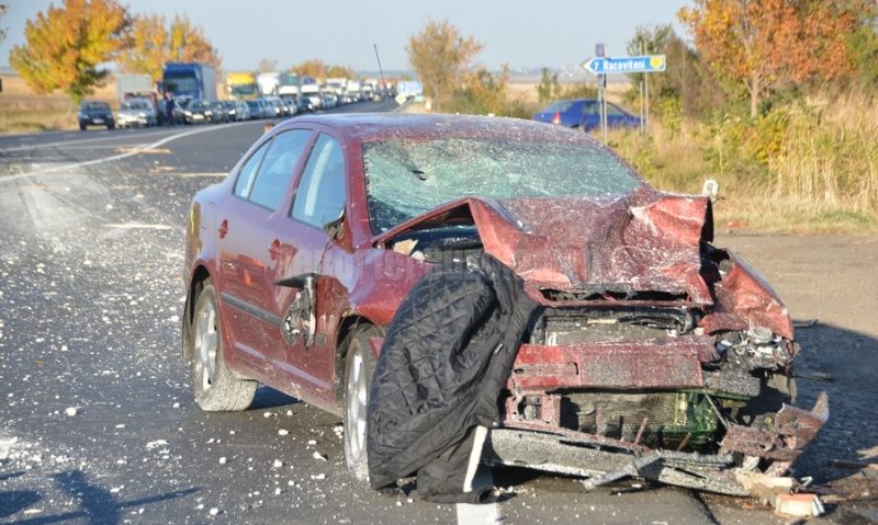 Accident grav aseară pe DN2. Doi oameni au murit Accident grav aseară pe DN2. Doi oameni au murit